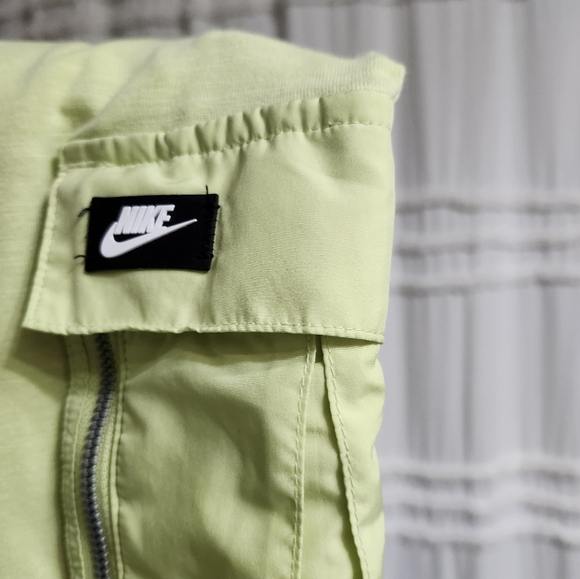 Like new, Nike pants, size small. Final Price Reduction. - Picture 10 of 12